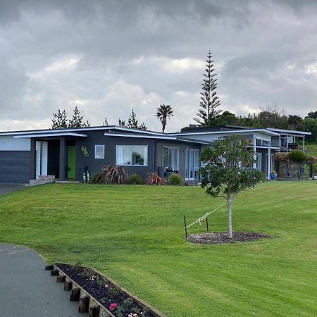 Moko Hiwi Escape - Kotare Suite Ruakaka Esterno foto