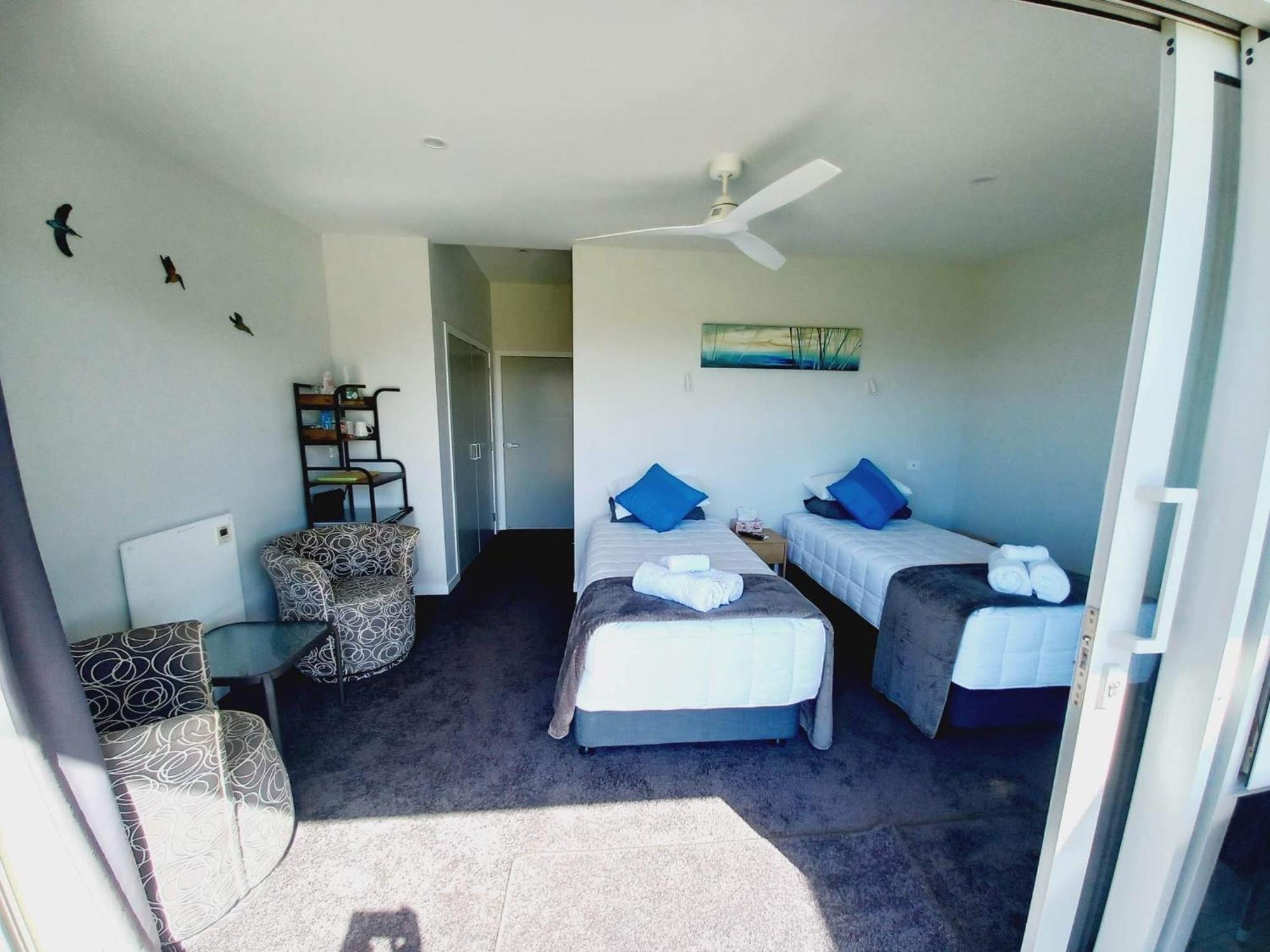 Moko Hiwi Escape - Kotare Suite Ruakaka Esterno foto